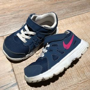NIKE sneakers, toddler girl